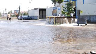 Sancaktepe'de İSKİ'ye ait ana su borusu patladı