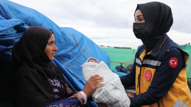 Suriyeli minik Yusufa ambulansta hayat dokunuşu
