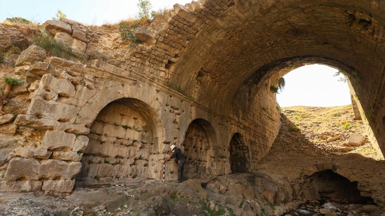 En az 25 bin kişi kapasiteli olduğu tahmin ediliyor