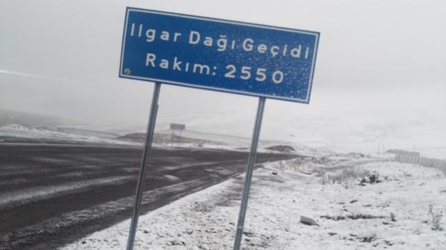 Erzincan ve Ardahana mevsimin ilk karı düştü