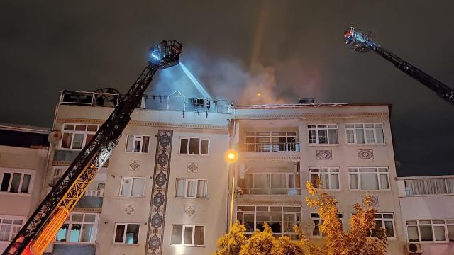 İstanbul Eyüpsultanda çatı yangını
