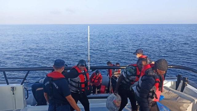 Muğla açıklarında 16 düzensiz göçmen kurtarıldı