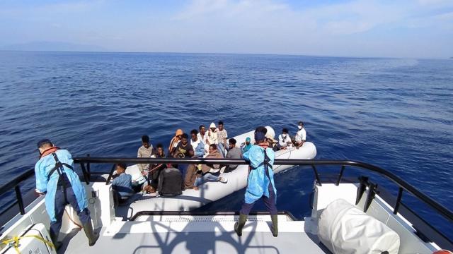 Yunanistanın ölüme terk ettiği 58 sığınmacı kurtarıldı
