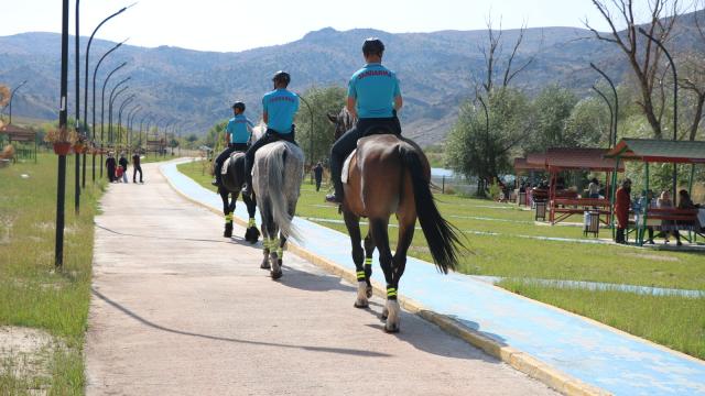Kırıkkalede atlı jandarma birlikleri devriyeye başladı