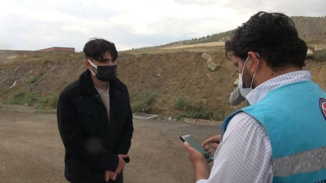 Karantinayı ihlal etti, minibüste yakalandı