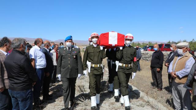 Karsta Kıbrıs gazisi son yolculuğuna uğurlandı