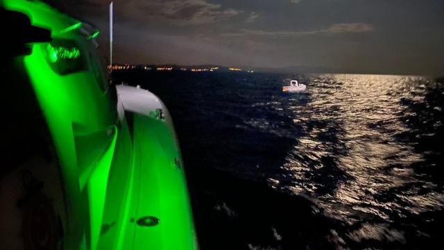 Yunanistanın geri ittiği 5 düzensiz göçmen kurtarıldı