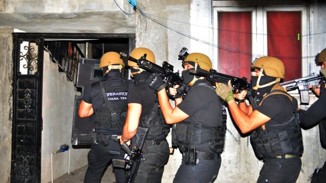 Adana ve İstanbulda DEAŞ operasyonu: 14 gözaltı kararı