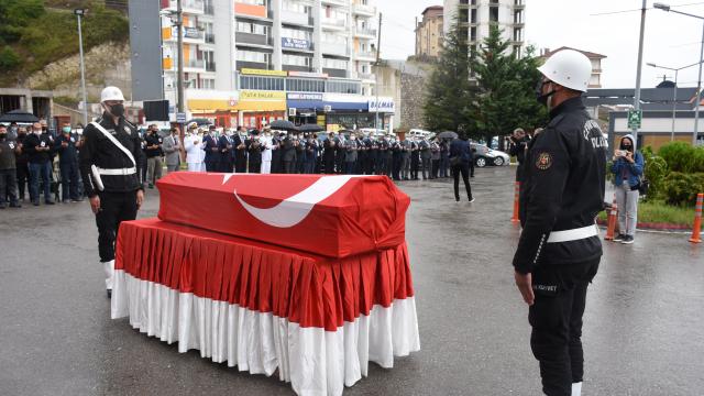 Bartında trafik kazasında ölen komiser yardımcısının cenazesi memleketine uğurlandı
