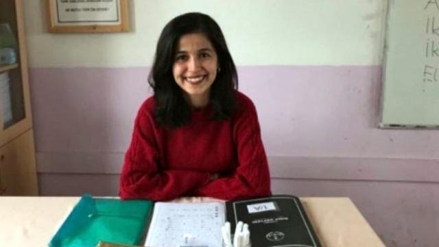 Derste kalp krizi geçiren öğretmenin adı, okuluna verildi
