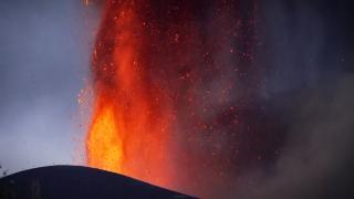 Cumbre Vieja Yanardağı’ndaki şiddetli patlamalar sürüyor