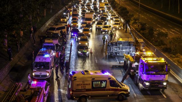 Esenlerde zincirleme trafik kazası: 5 yaralı