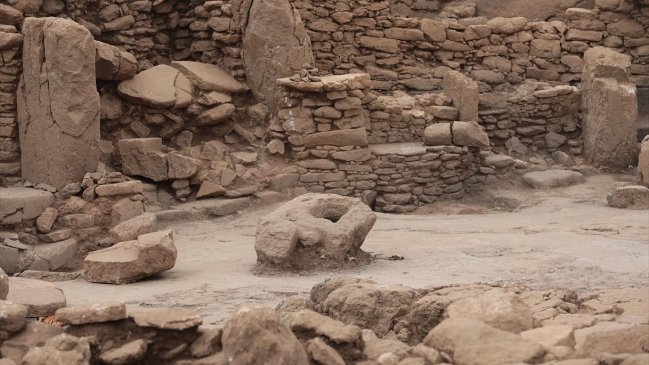 İnsan heykelleri dikkati çekiyor