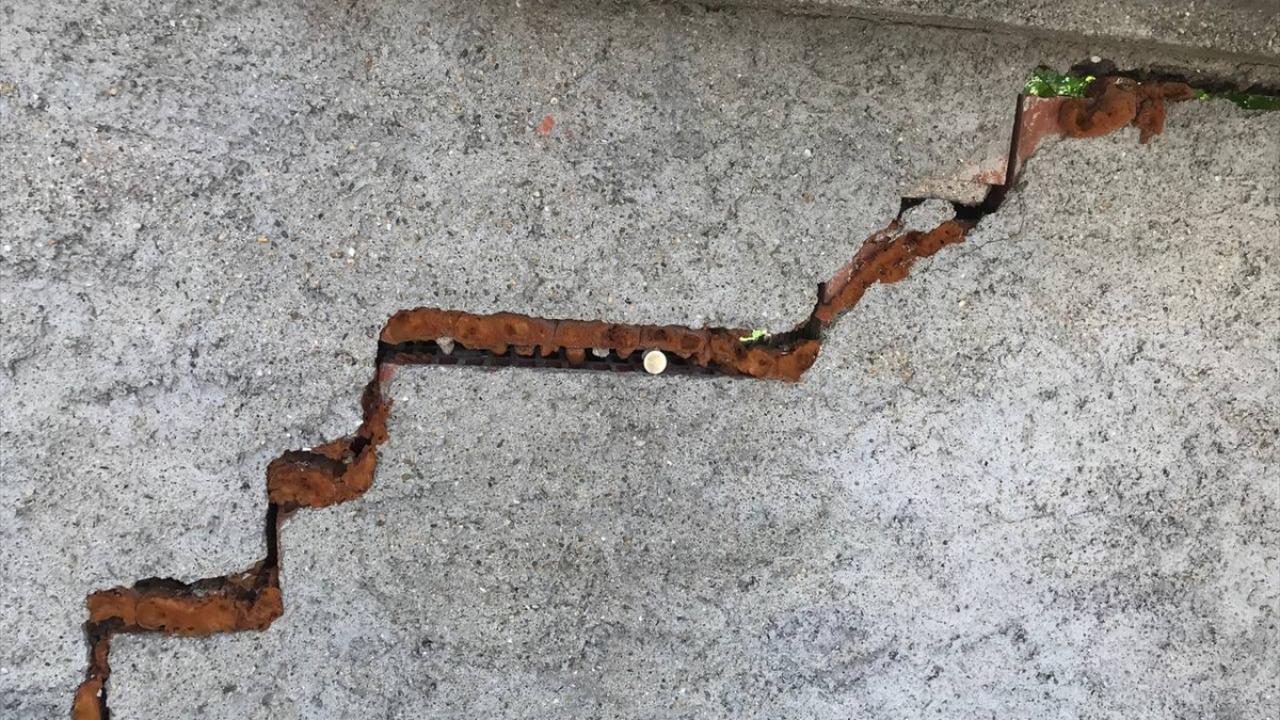 "Evlerde hasar ve açılma oluşturmuş"