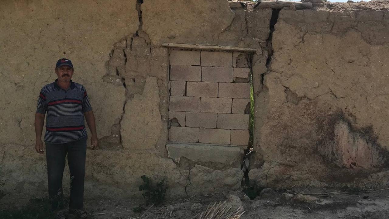 1,5-2 metreyi aşan derinlikte yüzey yarıkları görüldü