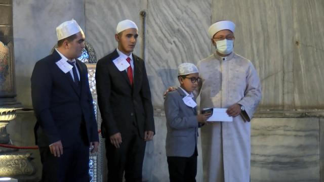 Kuran-ı Kerimi güzel okuma yarışmasında dereceye girenlere ödülleri verildi