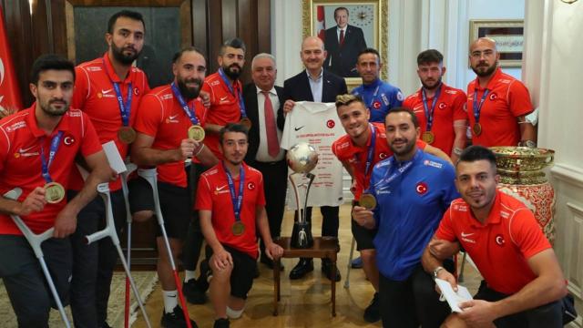 Ampute Milli Futbol Takımından Bakan Soyluya ziyaret