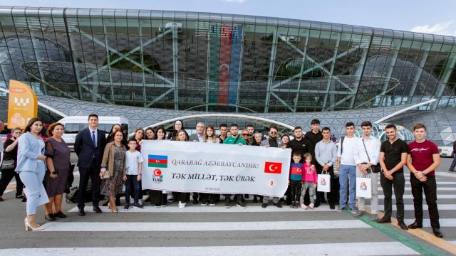 Azerbaycanda Türk iş insanları şehit çocuklarına eğitim desteği veriyor