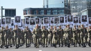 Azerbaycan'da Karabağ şehitlerini anma yürüyüşü