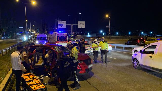 İstanbulda zincirleme kaza: 2 yaralı