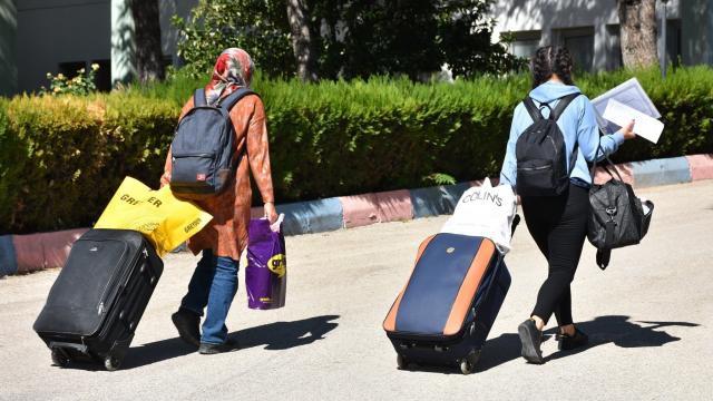 Ispartada öğrenciler yurtlara yerleşmeye başladı