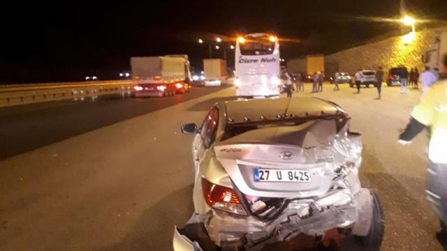 Yolcu otobüsü otomobile çarptı: 3 yaralı