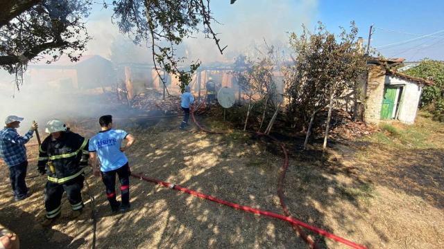Tekirdağda yangın: 3 kişi hastaneye kaldırıldı