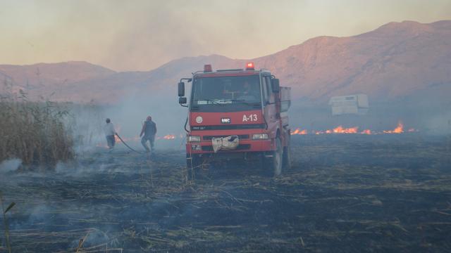 Afyonkarahisarda sazlık alanda yangın: 1000 dekar alan kül oldu