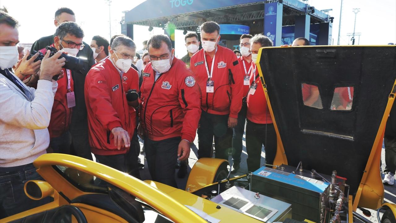 Holografik görüntüsü yansıtıldı