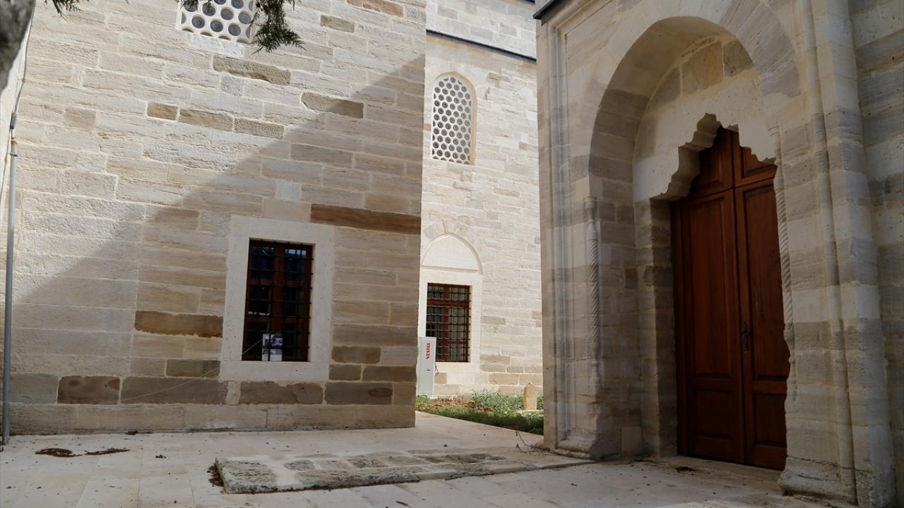 Aslına uygun olarak yenilendi