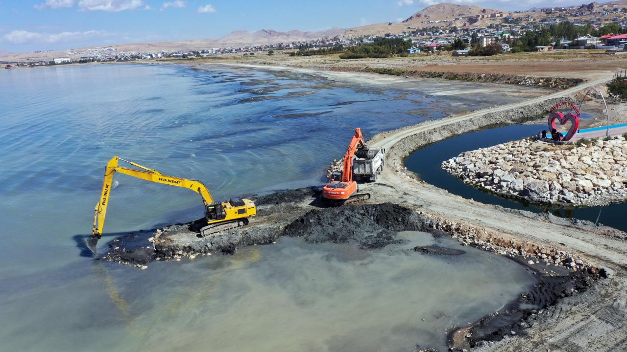 "Van Gölü`nün geri çekilmesi çalışmalar için avantaj sağladı"