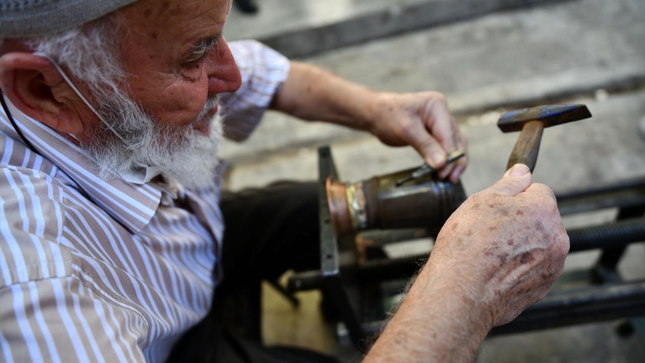 "Burada, tak tak sesleri ile terapi oluyorum"