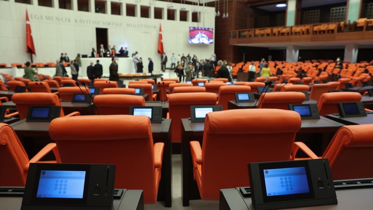 Genel Kurul Salonu`nda dev ekranlar konuldu