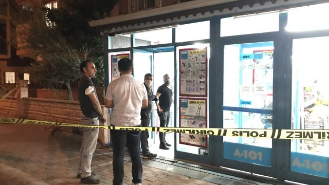 Antalyada silah tehdidiyle marketten para çalan şüpheli aranıyor