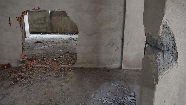 Bina sakinleri faciayı önledi: Binanın kolonlarını keseceklerdi