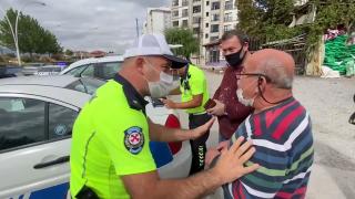 Trafik Şube Müdüründen sürücüye: Cezanı öderim, yeter ki size bir şey olmasın