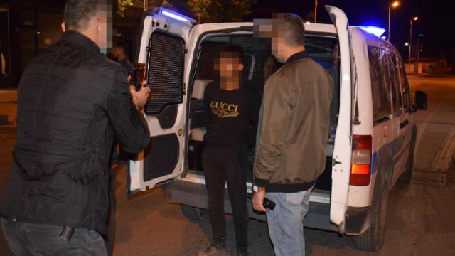 Çaldıkları araçla kaza yapan 4 kişiden 3ü yakalandı