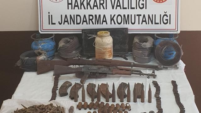 Hakkari kırsalında bir mağarada silah, mühimmat ve patlayıcı ele geçirildi