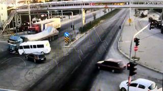 Aynı kavşakta bir hafta arayla ikinci kaza: 6 yaralı