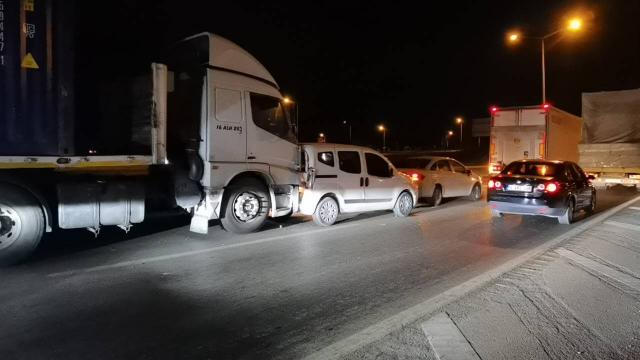 Aracıyla yolunu kestiği tır sürücüsünü darbeden kişi kaçtı