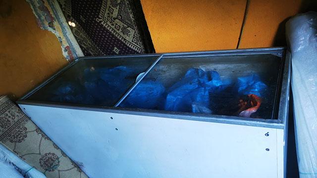 Halı yıkamacıda kıyma çekerken yakalandılar: İş yeri mühürlendi