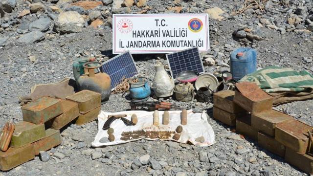 Hakkaride silah ve mühimmat ele geçirildi