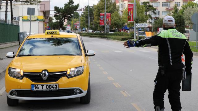 İstanbulda taksi denetimleri: "12 Kural" broşürleri dağıtıldı