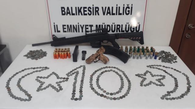 Balıkesirde düzenlenen tarihi eser operasyonunda 469 sikke ele geçirildi