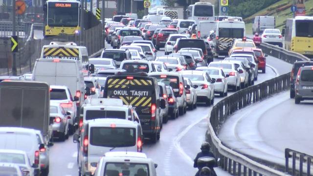 İstanbulda yağmur sonrası trafik yoğunluğu