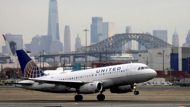 United Airlines aşılanmayı reddeden çalışanlarını işten çıkartacak