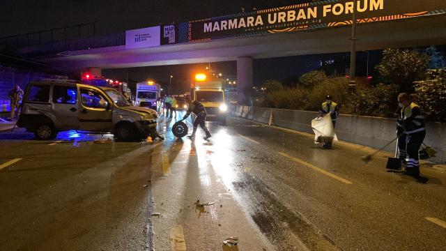 Bayrampaşada trafik kazası: 1i ağır 3 yaralı