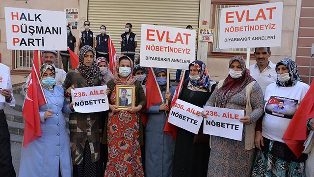Bir aile daha evlat nöbetine katıldı