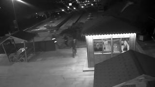 Tonlarca toprağın altında kalmaktan son anda kurtuldular