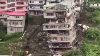 Hindistan’da çok katlı bina çöktü